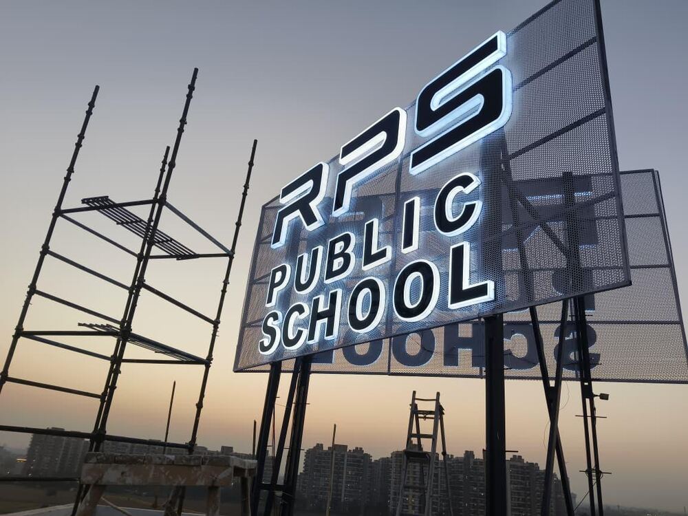 RPS Public School: illuminated 3D letters